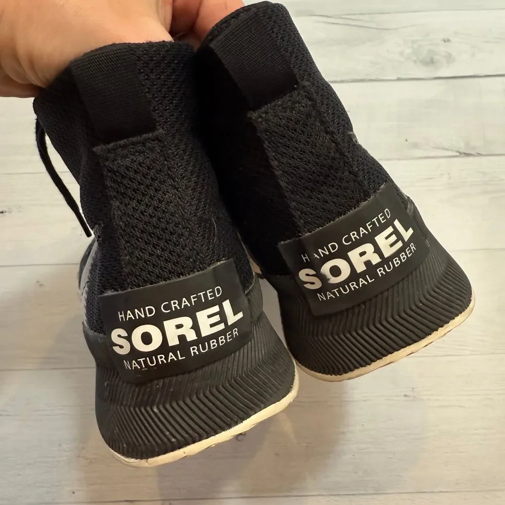 SOREL Women's Out N‎ About Mid Waterproof Sneaker boot size 6